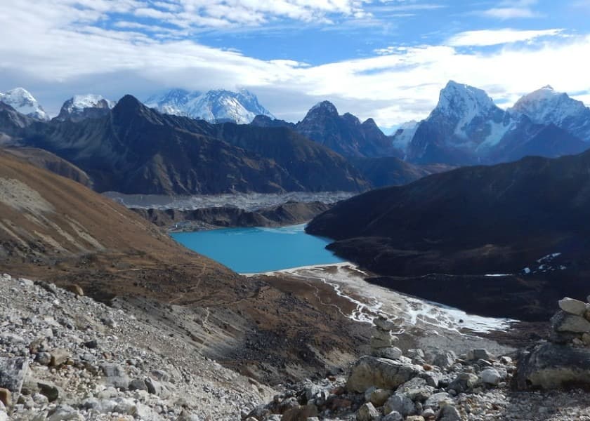 What are the top popular treks in Nepal?